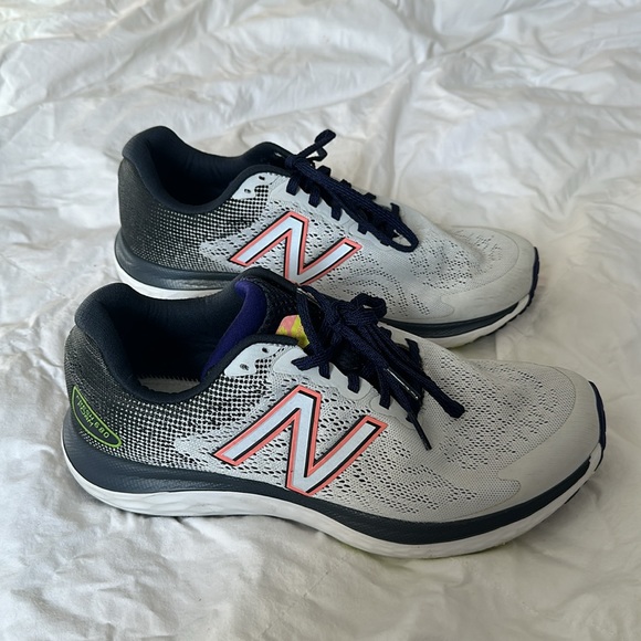 Women’s New Balance Fresh Foam 680 size 9.5 - Picture 3 of 6